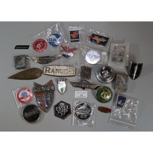 257 - Collection of vintage and other car badges to include: Ranger, Vauxhall, Jaguar etc.
(B.P. 21% + VAT... 