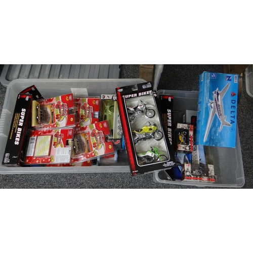 320 - Two boxes of diecast model and other cars to include: Fresh Cherries, Motormax vehicles, Maisto Must... 