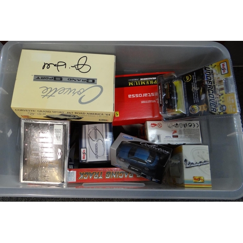 337 - Plastic box of assorted diecast model vehicles, all appearing in original boxes to include: Maisto, ... 