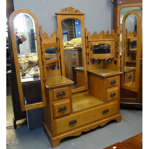 461 - Edwardian oak dressing table with bevelled wing mirrors, centre mirror and triangular cupboards.  12... 