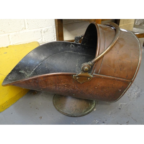 491 - Victorian copper helmet shaped coal scuttle.
(B.P. 21% + VAT)