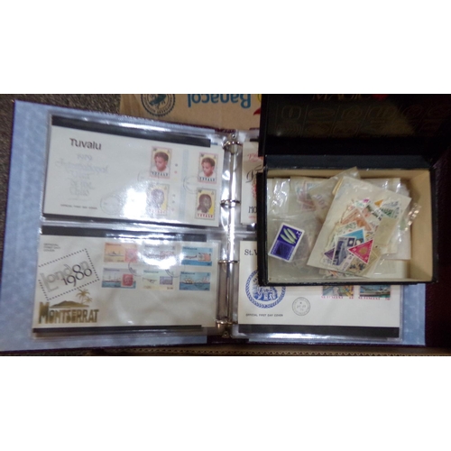 99 - Box with all world collection of stamps in albums, boxes and envelopes. 100s of stamps. (B.P. 21% + ... 