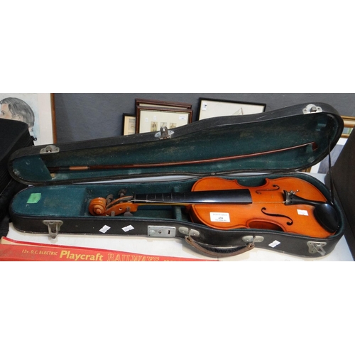 420 - Cased student violin with bow.
(B.P. 21% + VAT)