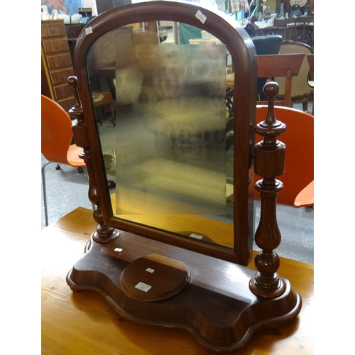 527 - Victorian Mahogany serpentine design swivel bedroom mirror.  (B.P. 21% + VAT)