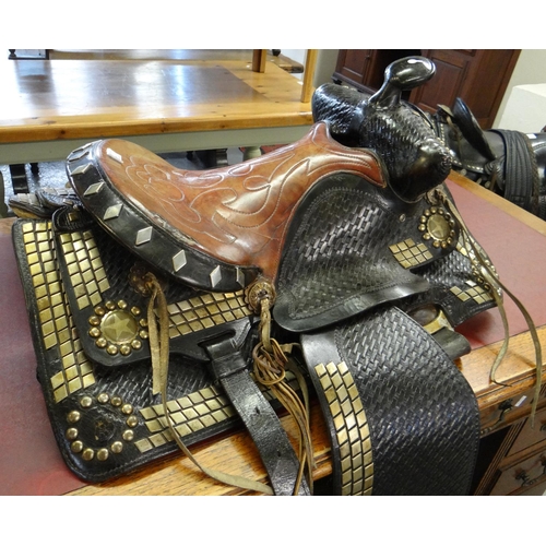 536 - Good quality leather and metal studded Western style horse saddle complete with stirrups.    (B.P. 2... 