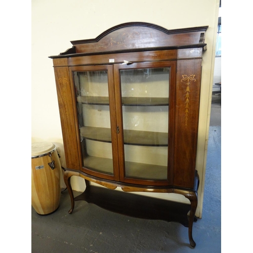 545 - Edwardian mahogany inlaid bow front two door glazed display cabinet standing on cabriole legs and pa... 