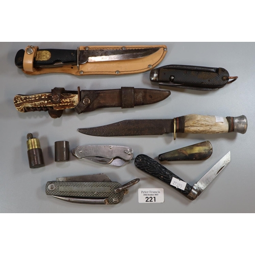 221 - Box comprising 19th century horn and steel fleam, penknives, military issue knives, Solingen dagger ... 