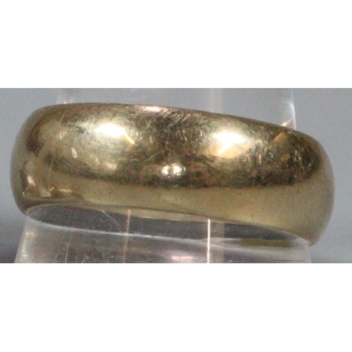 237 - Gent's 9ct gold wedding band.  8.4g approx.  Size V1/2.   (B.P. 21% + VAT)