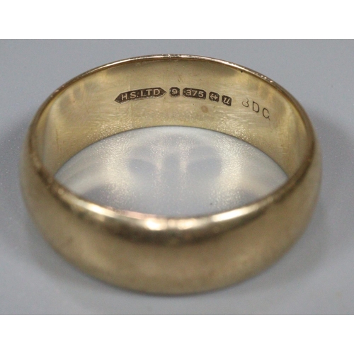 237 - Gent's 9ct gold wedding band.  8.4g approx.  Size V1/2.   (B.P. 21% + VAT)