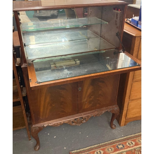 464 - Mid century mahogany cocktail cabinet on cabriole legs and pad feet.  (B.P. 21% + VAT)