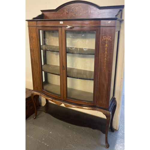 492 - Edwardian mahogany inlaid bow front two door glazed display cabinet standing on cabriole legs and pa... 