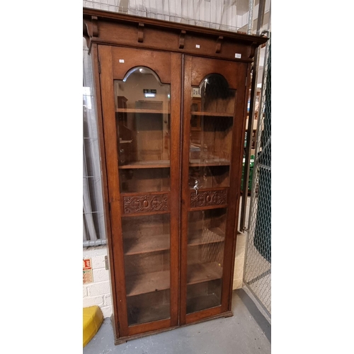 519 - Good quality oak glazed bookcase, having moulded cornice over two arched bevel plate glazed doors wi... 