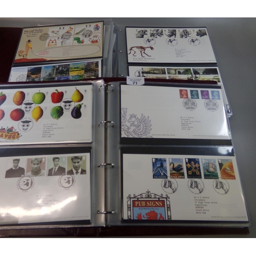 71 - Great Britain collection of First Day covers in five Royal Mail Albums, 1982 to 2007 period.   (B.P.... 