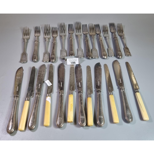 186 - Collection of silver and silver plated flatware, some with silver blades and collars.    (B.P. 21% +... 