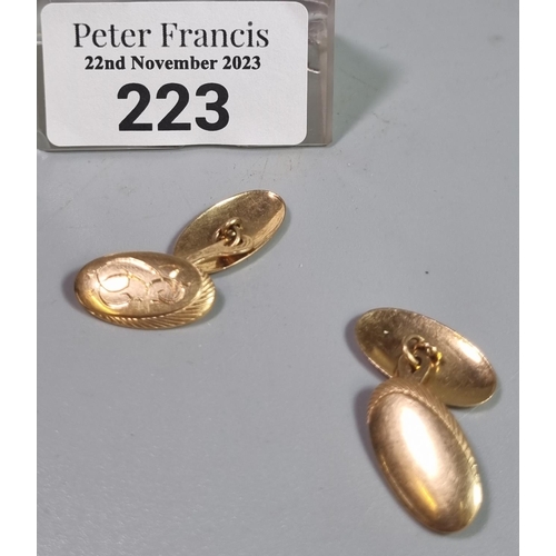 223 - Pair of 18ct gold gentleman's oval cufflinks.  5.8g approx.  (B.P. 21% + VAT)