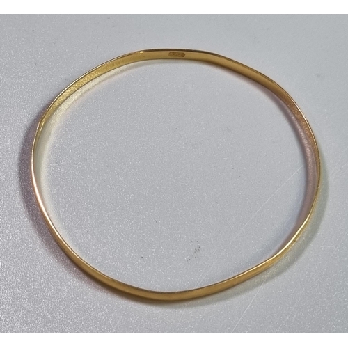 227 - Israeli yellow metal bangle. 10g approx. (B.P. 21% + VAT)