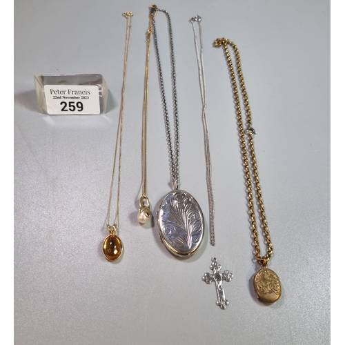 259 - Group of silver and yellow metal jewellery items: crucifix, two lockets, pendant etc.   (B.P. 21% + ... 