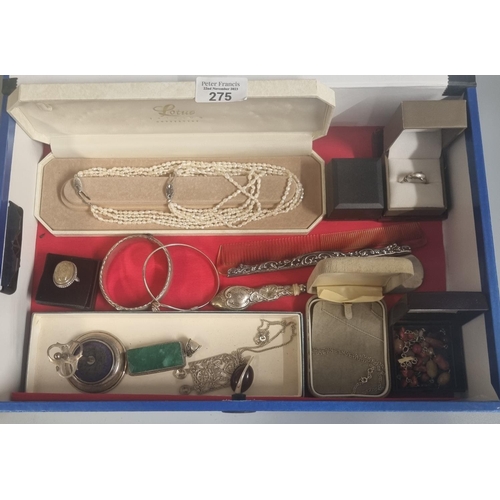 275 - Collection of silver items and jewellery to include: hatpin holder, love spoon and silver necklace, ... 