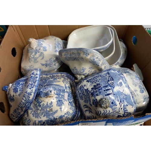 392 - Box of Staffordshire blue and white Asiatic Pheasant design dinner ware together with Willow pattern... 