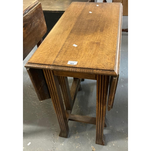 484 - Early 20th century oak gate leg table the legs with fluted designs.  (B.P. 21% + VAT)