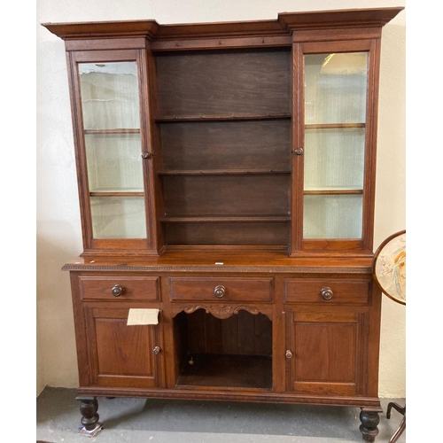 485 - Victorian oak two stage cabinet back dog kennel dresser. (B.P. 21% + VAT)