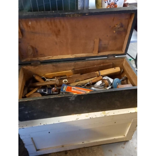 527 - Vintage pine tool box containing an assortment of carpenter's tools, various.  Together with a furth... 