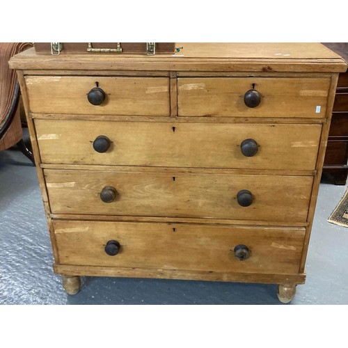 450 - Victorian pine straight front chest of four drawers with stained knob handles on baluster turned fee... 