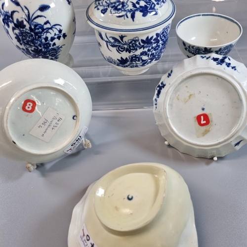 140 - Collection of 18th century First Period Worcester blue and white items to include: lidded porringer,... 