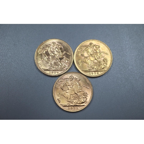 301 - Three George V gold full Sovereigns dated 1923, 1924 and 1925.  (3)   (B.P. 21% + VAT)