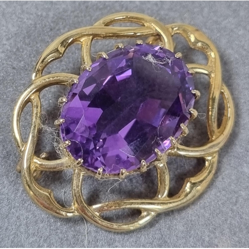 392 - Collection of 9ct gold and amethyst jewellery to include: chain and pendant, pair of clip on earring... 