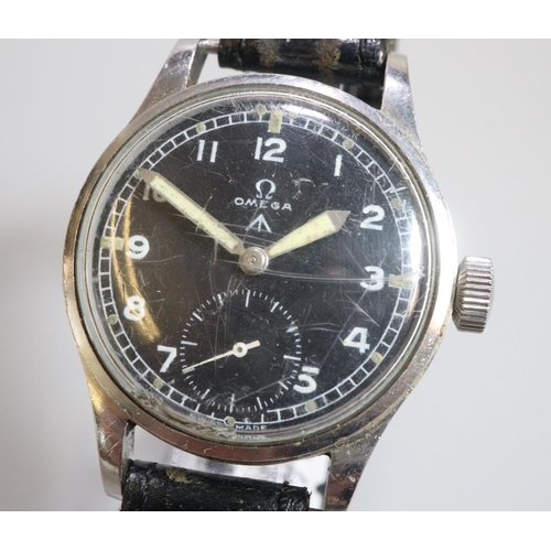 400 - Omega stainless steel Military  type 'Dirty Dozen' manual wind wristwatch, having Arabic numerals to... 