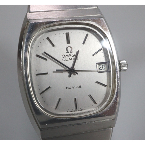 408 - Omega De Ville quartz stainless steel gentleman's bracelet wristwatch with silvered face, having bat... 