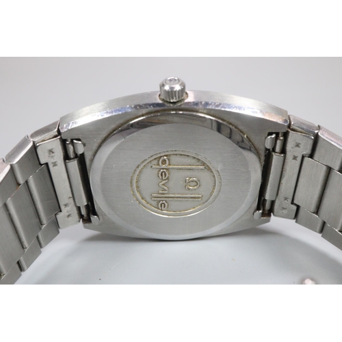 408 - Omega De Ville quartz stainless steel gentleman's bracelet wristwatch with silvered face, having bat... 