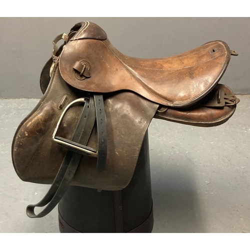 55 - German Wehrmacht leather equestrian saddle, bearing Wehrmacht stamp with No. 33 and HOY44, possibly ... 