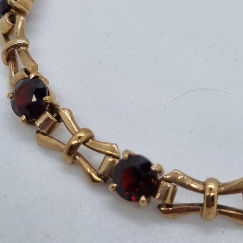 257 - 9ct gold and garnet bracelet.  12.2g approx.   (B.P. 21% + VAT)