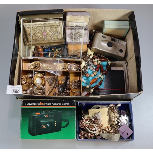 300 - Box of oddments to include: costume jewellery, dress watch, miniature fans, vintage purse, fishing f... 