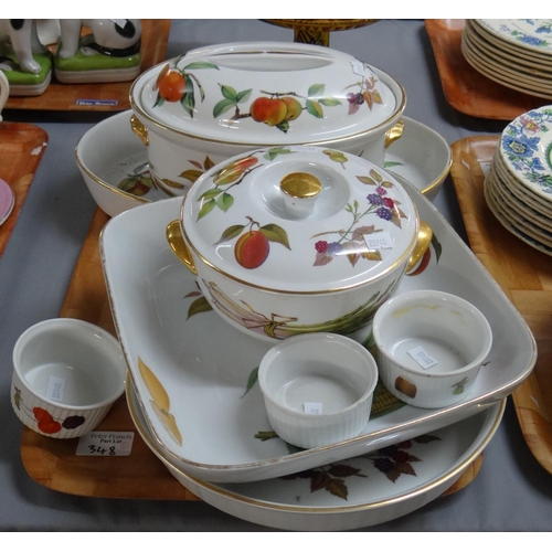 348 - Tray of Royal Worcester 'Evesham' design oven to tableware to include: ramekins, serving dishes, cas... 