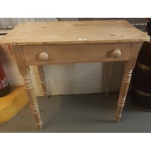 424 - Victorian pine single drawer side table on ring turned legs. 76 x 45 x 70cm approx.
(B.P. 21% + VAT)