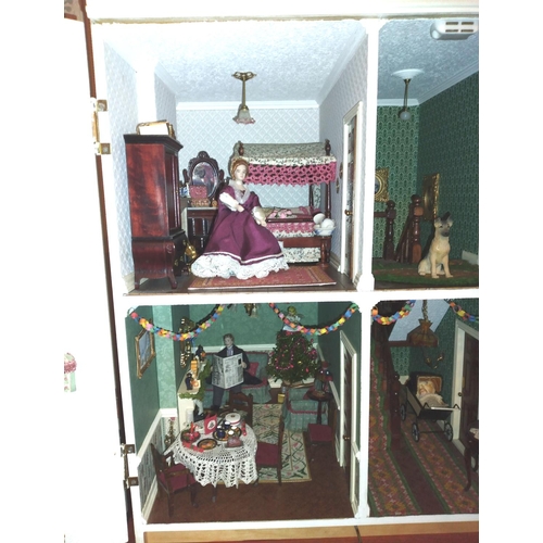 558 - Good quality and well made collector's doll's house in the form of a Georgian residence with parapet... 