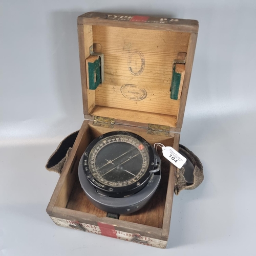 104 - WWII period RAF aircraft compass, type R8 No. 137317B, with Air Ministry Crown and fitted box.  As u... 