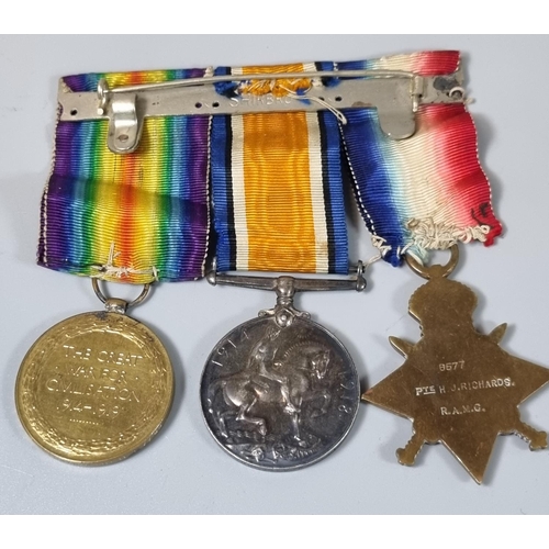 116 - WWI medal trio to include: 1914 Mons Star, 1914-18 War Medal and 1914-1919 Victory Medal awarded to ... 