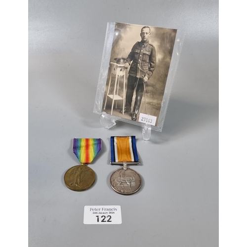 122 - WWI medal duo to include: 1914-18 War Medal and 1914-19 Victory Medal awarded to 42504 Private A Arm... 