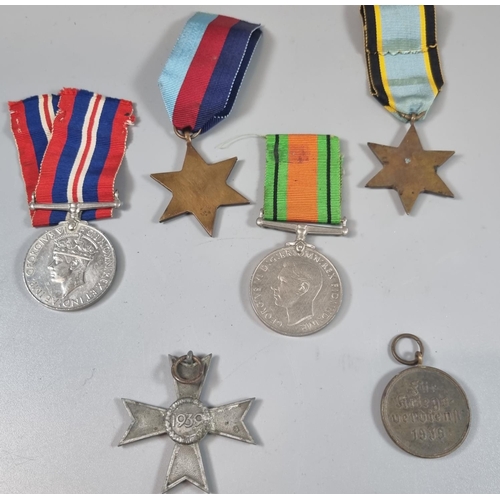 131 - WWII medal group to include: 1939-45 Star, 1939-45 Aircrew Europe Star, 1939-45 War Medal, Defence M... 