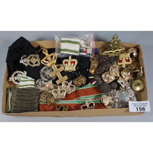 198 - Collection of assorted military cap badges and insignia, various.   (B.P. 21% + VAT)