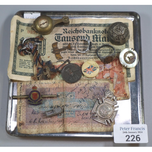 226 - Small tray of military items and oddments to include: pin badges, brass compass with magnifying glas... 