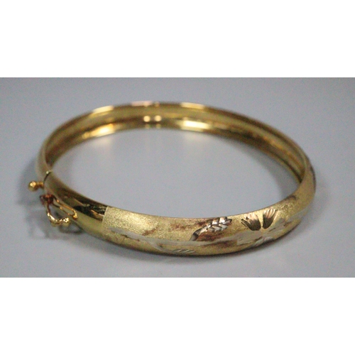 357 - 9ct gold engraved bangle.  4.7g approx.   (B.P. 21% + VAT)