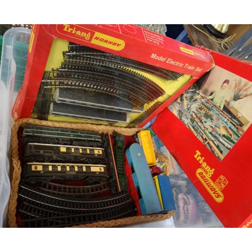 508 - Tri-ang Hornby OO gauge model electric train set in original box together with a model electric rail... 