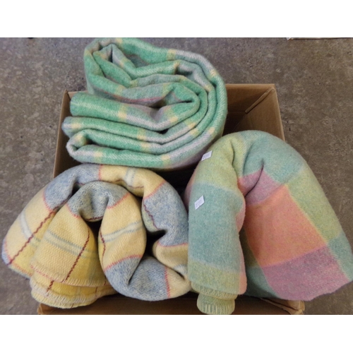 519 - Three vintage woollen check blankets in different colourways. 
(B.P. 21% + VAT)