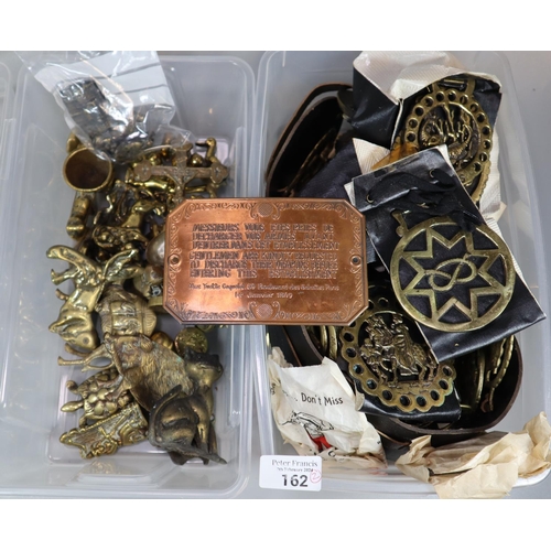 162 - Two boxes of mainly brassware to include: animals, Jesus Christ on the cross, horse brasses on leath... 
