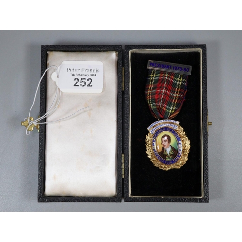 252 - Robert Burns, A President Medal, 1979/80 for The Coventry and District Caledonian Society.   (B.P. 2... 